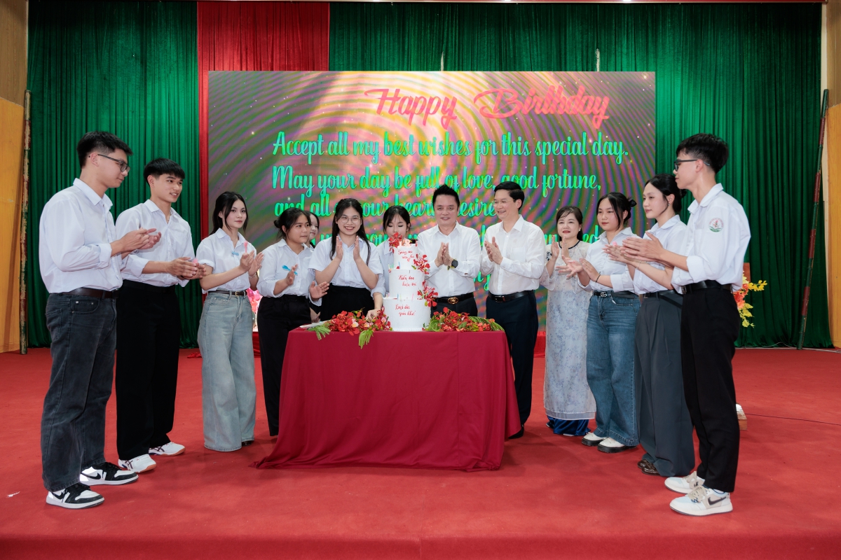 le_tri_an_2026_truong_thpt_cam_khe_1.jpg